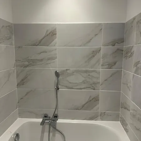 Refait A Neuf Centre De *