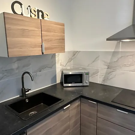 Refait A Neuf Centre De *